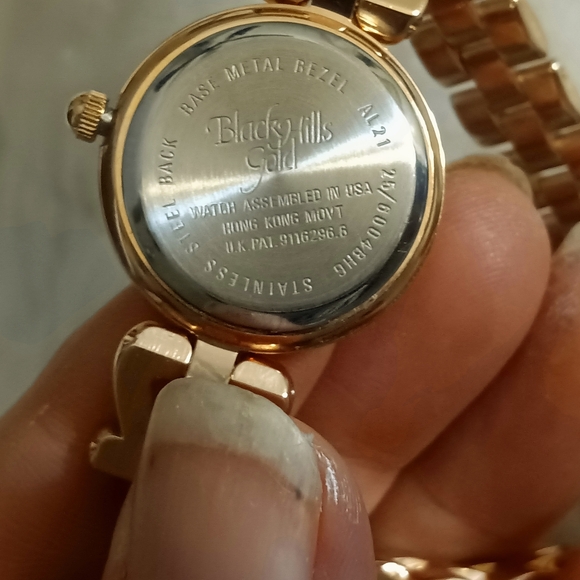 Black hills gold watch 12K gold leaves women's wristwatch original box - Picture 3 of 10